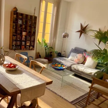 Garibaldi Old Town & Sea Bright And Confortable Apartment