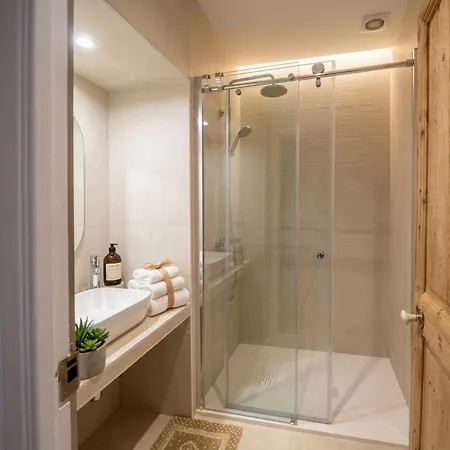 Garibaldi Old Town & Sea Bright And Confortable Apartment *