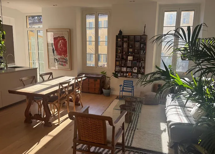 Bright & Balcony - Old & Sea Апартаменты